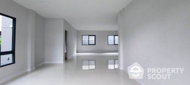 ให้เช่าบ้านวิภาวดี ดอนเมือง หลักสี่ : บ้าน 4-ห้องนอน ที่ เซนโทร วิภาวดี ใน ดอนเมือง