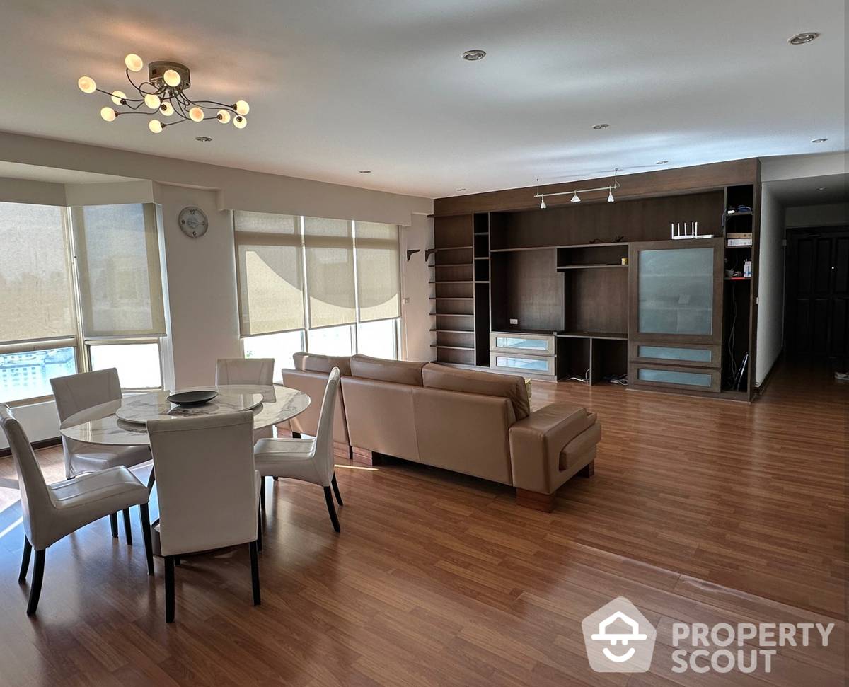 For RentCondoPattanakan, Srinakarin : 3-BR Condo at Royal Castle Pattanakarn in Suan Luang