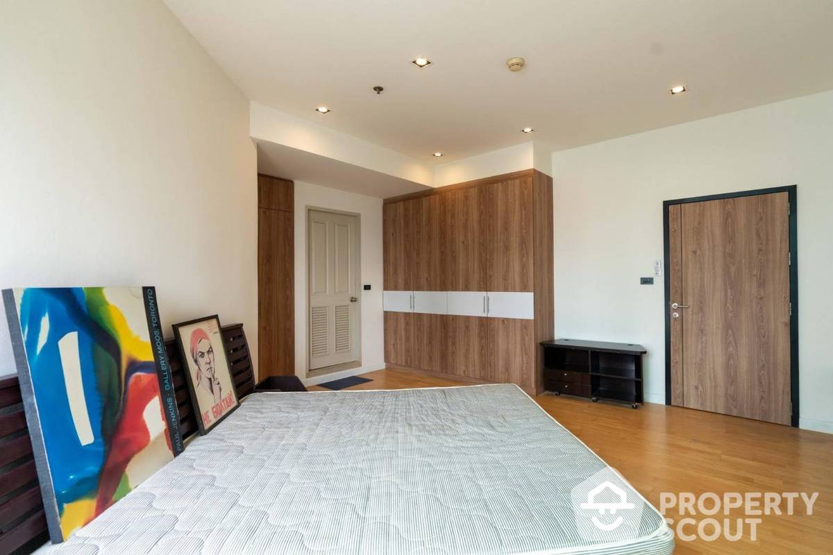 For RentCondoWongwianyai, Charoennakor : 1-BR Condo at Baan Sathorn Chaopraya near BTS Krung Thon Buri