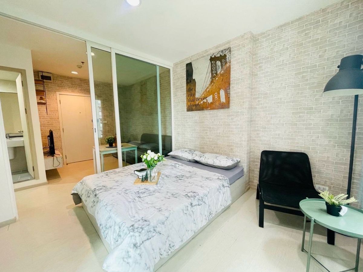 For RentCondoSamut Prakan,Samrong : ASPIRE ERWAN TOWER B condo for rent, Building B 8, Swimming Pool view, size 30.00 sq.m., price 9,000 baht