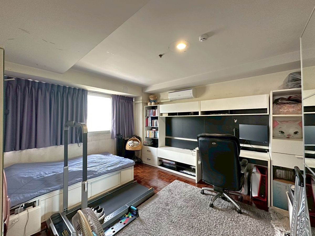 For SaleCondoSilom, Saladaeng, Bangrak : For Sale: Silom Park View 🏙️ Near BTS Sala Daeng 🚆 Great Price 💰 Spacious Unit 🛋️