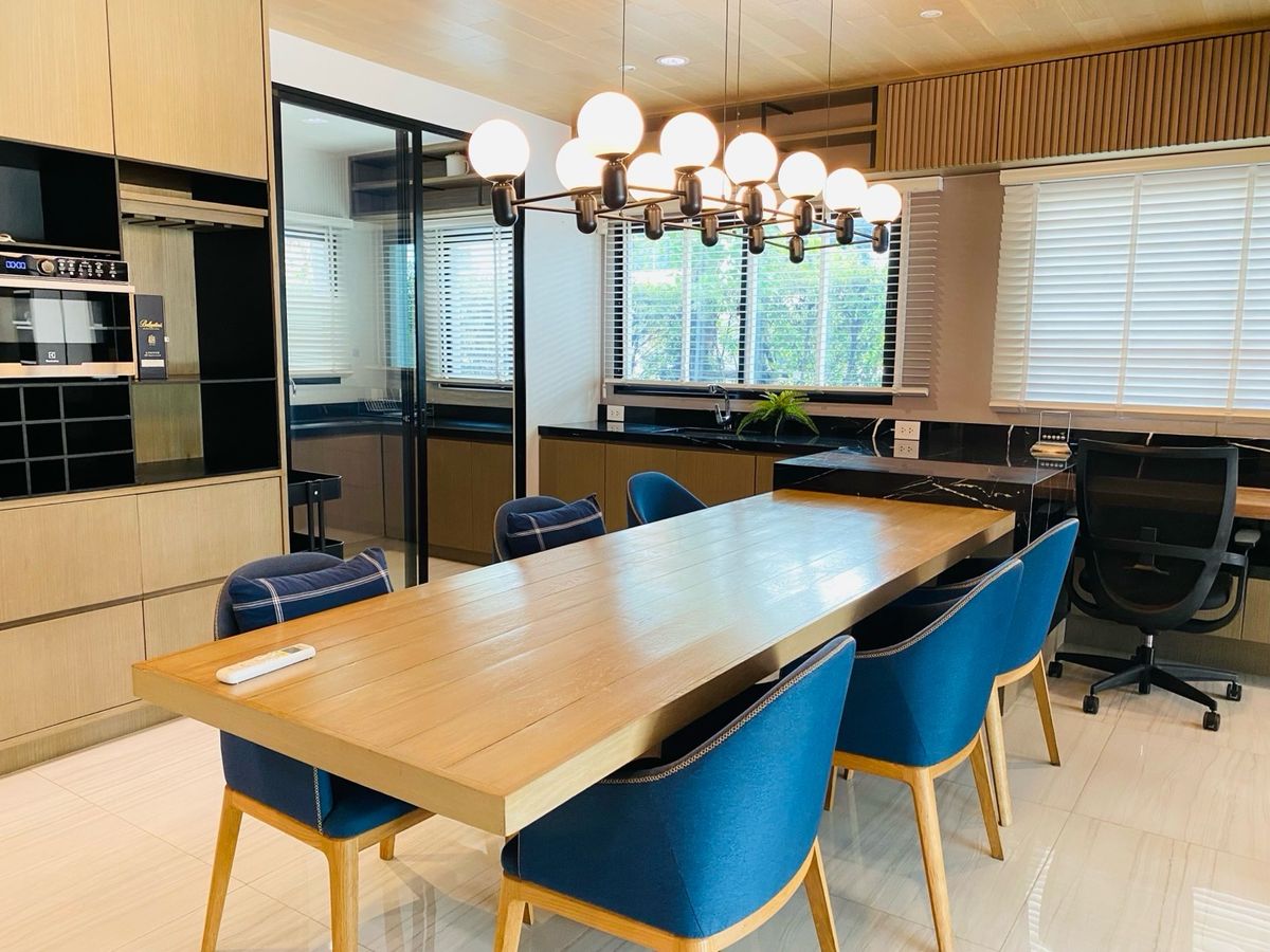 Home OfficePattanakan, Srinakarin : Selling with tenants! Golden opportunity for 4 -story townhome investors, luxury design corner, Modern Luxury, Nirvana Define Quality Project Srinakarin - Rama 9