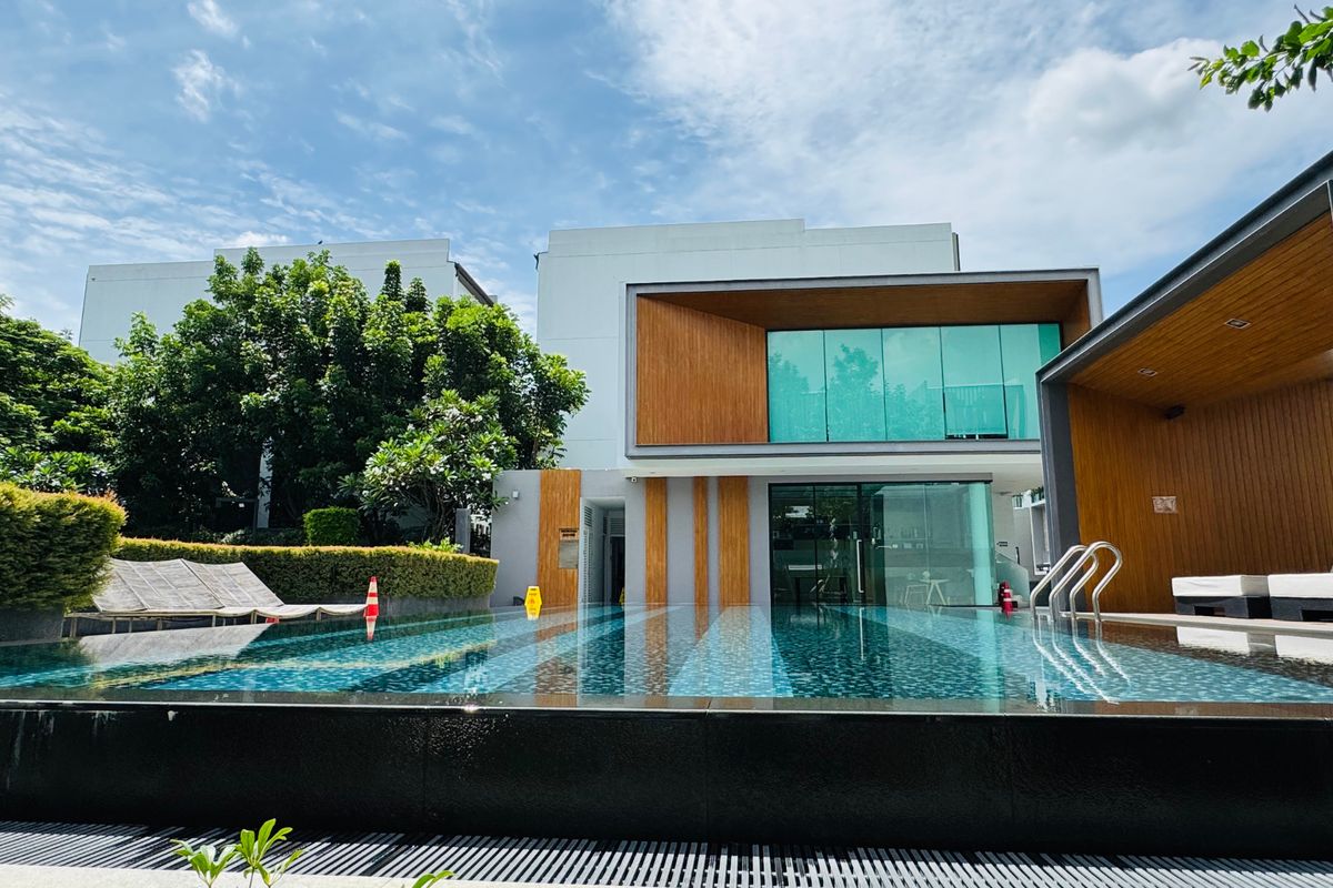 For SaleTownhomePattanakan, Srinakarin : Best for investment in BKK prime location ,For Sale – Corner Townhome | 4 Storeys | Nirvana Define Srinakarin-Rama 9