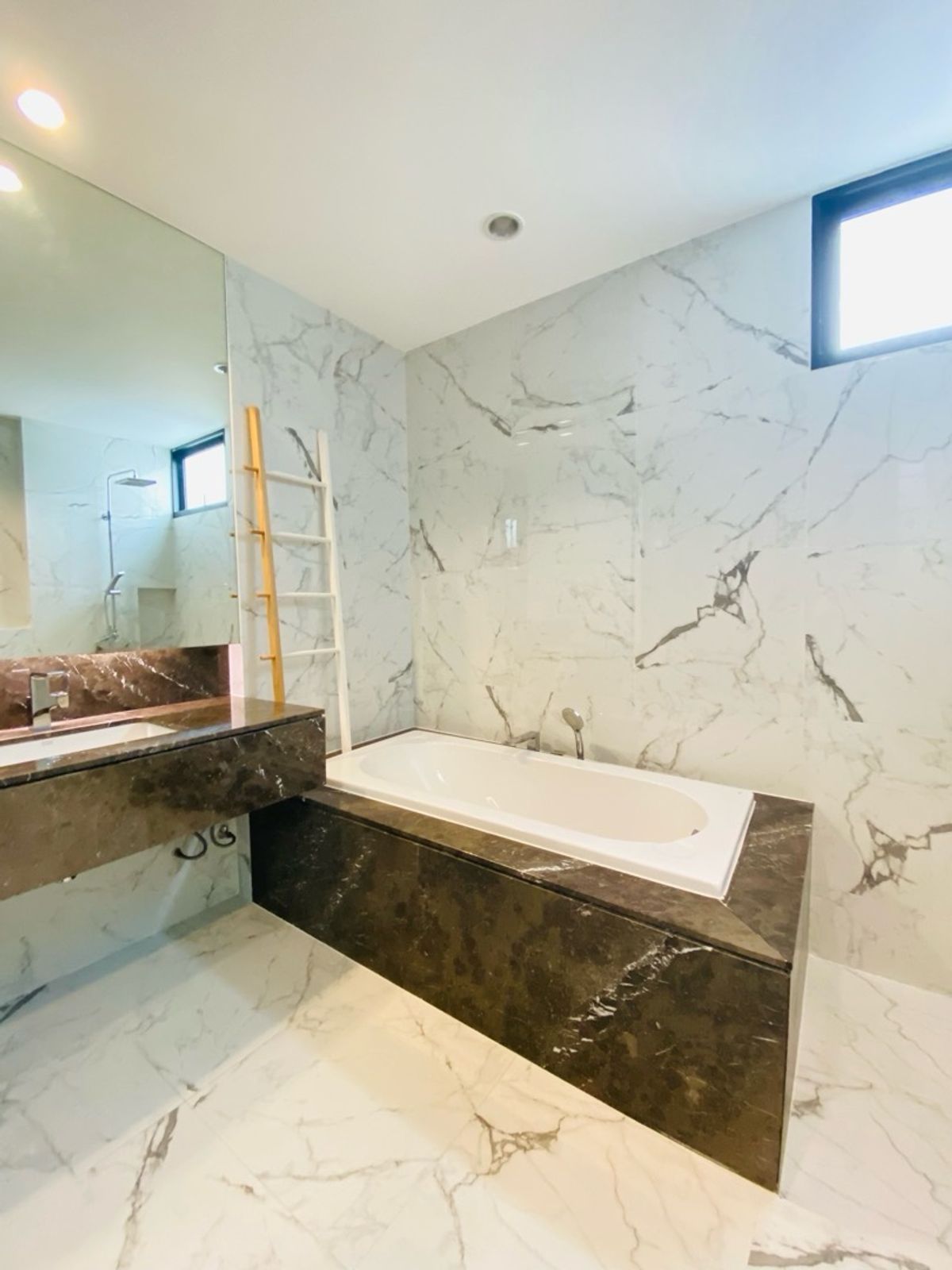 Home OfficePattanakan, Srinakarin : Selling with tenants! Golden opportunity for 4 -story townhome investors, luxury design corner, Modern Luxury, Nirvana Define Quality Project Srinakarin - Rama 9