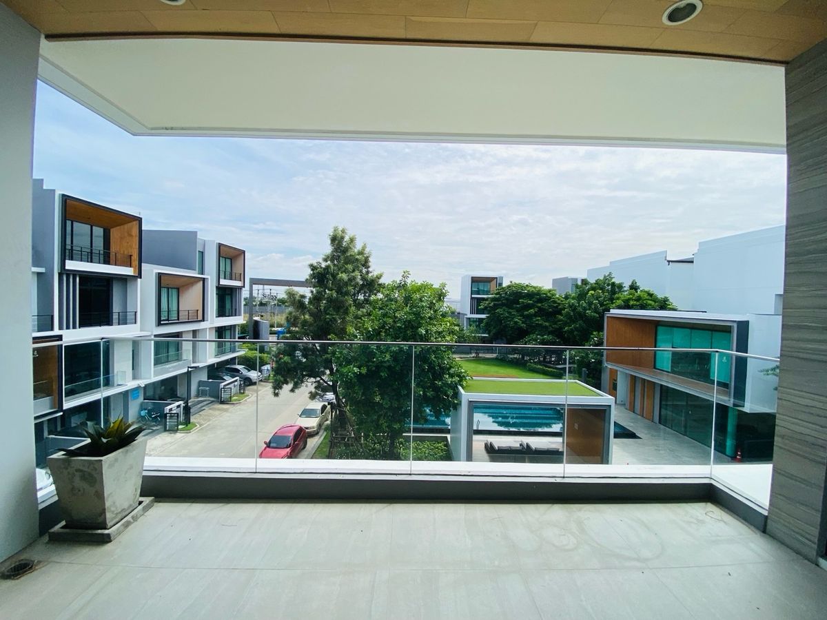 Home OfficePattanakan, Srinakarin : Selling with tenants! Golden opportunity for 4 -story townhome investors, luxury design corner, Modern Luxury, Nirvana Define Quality Project Srinakarin - Rama 9