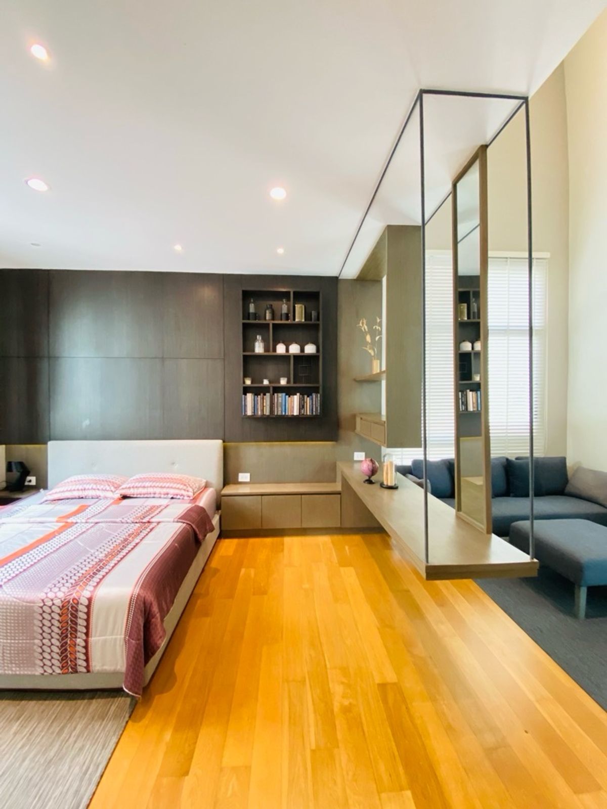 Home OfficePattanakan, Srinakarin : Selling with tenants! Golden opportunity for 4 -story townhome investors, luxury design corner, Modern Luxury, Nirvana Define Quality Project Srinakarin - Rama 9