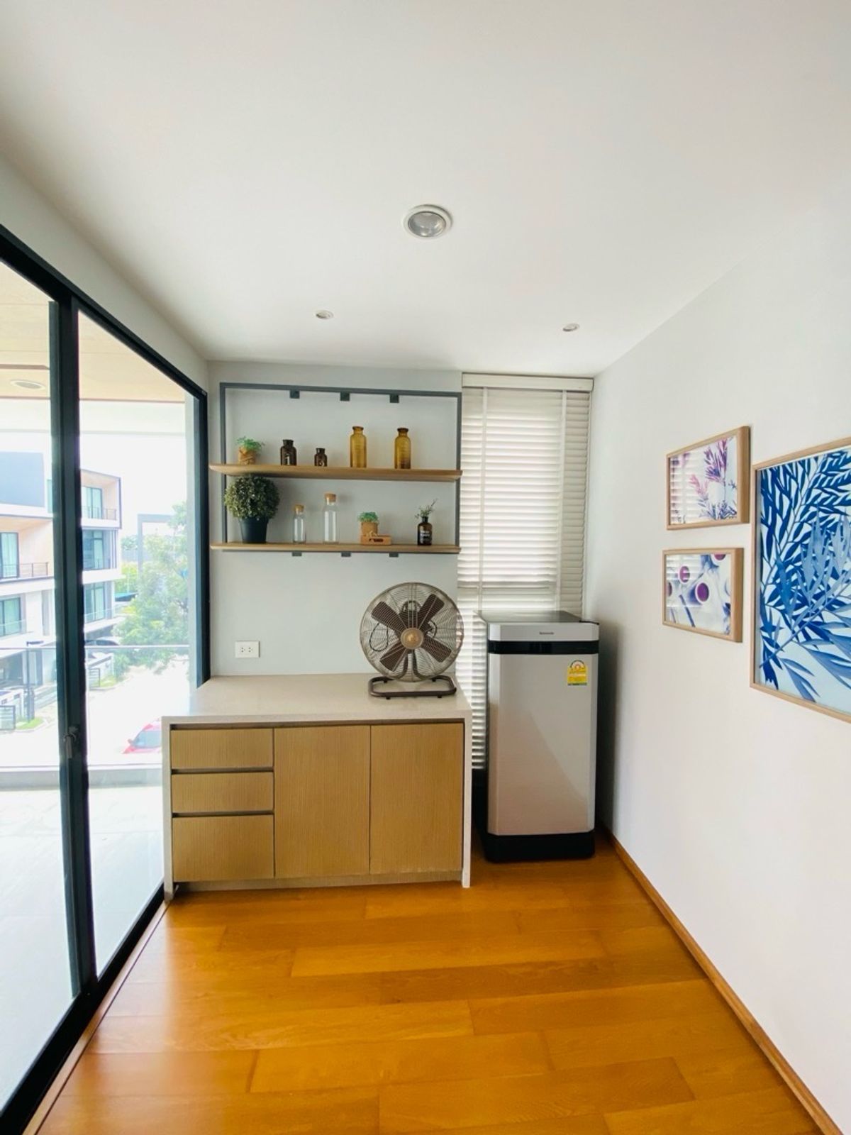 Home OfficePattanakan, Srinakarin : Selling with tenants! Golden opportunity for 4 -story townhome investors, luxury design corner, Modern Luxury, Nirvana Define Quality Project Srinakarin - Rama 9