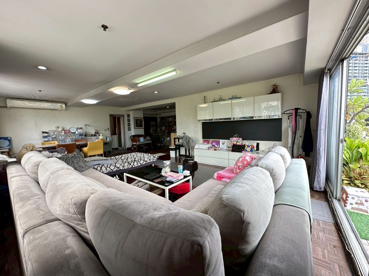 For SaleCondoSilom, Saladaeng, Bangrak : For Sale: Silom Park View 🏙️ Near BTS Sala Daeng 🚆 Great Price 💰 Spacious Unit 🛋️