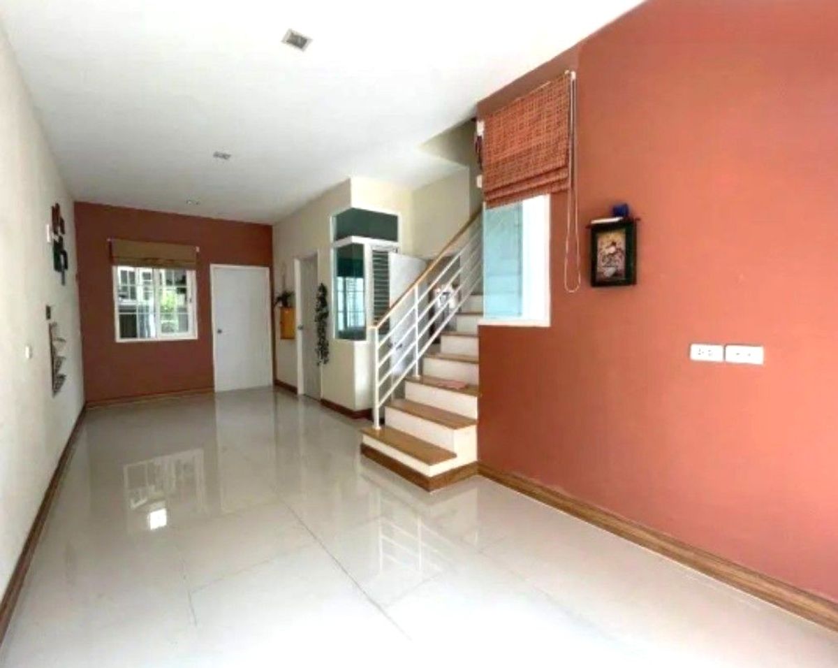 ให้เช่าทาวน์โฮมบางนา แบริ่ง ลาซาล : 🏠 ให้เช่าทาวน์โฮม 2 ชั้น  โกลเด้น ทาวน์ 2 บางนา-สวนหลวง  🎉 ใกล้ ราม 2 นิคมเจโม แยกประเวศ สวนหลวง  พร้อมว่างพร้อมเข้าอยู่  ✅✅