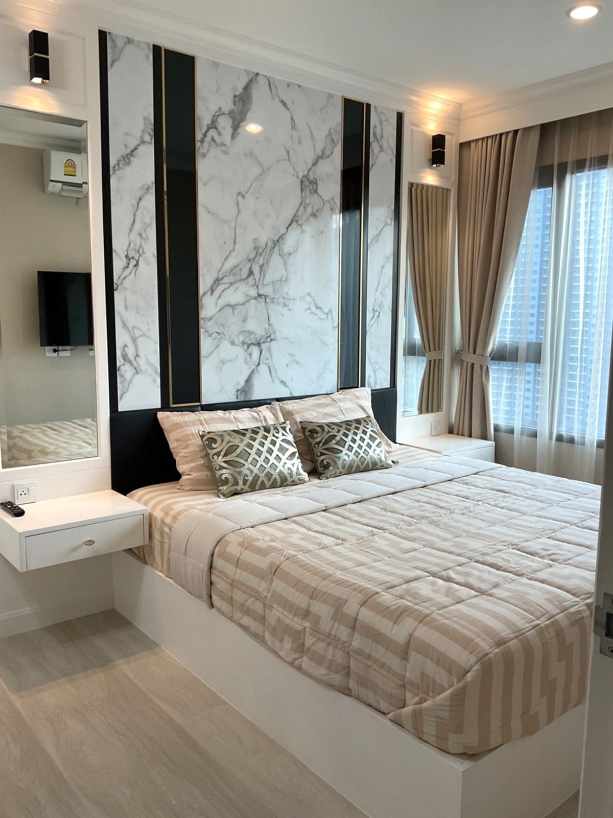 ให้เช่าคอนโดพระราม 9 เพชรบุรีตัดใหม่ RCA : LIFE ASOKE ✨ 2 ห้องนอน Fully Furnished ✨ 📞 Line:@pukkhome (with @ )