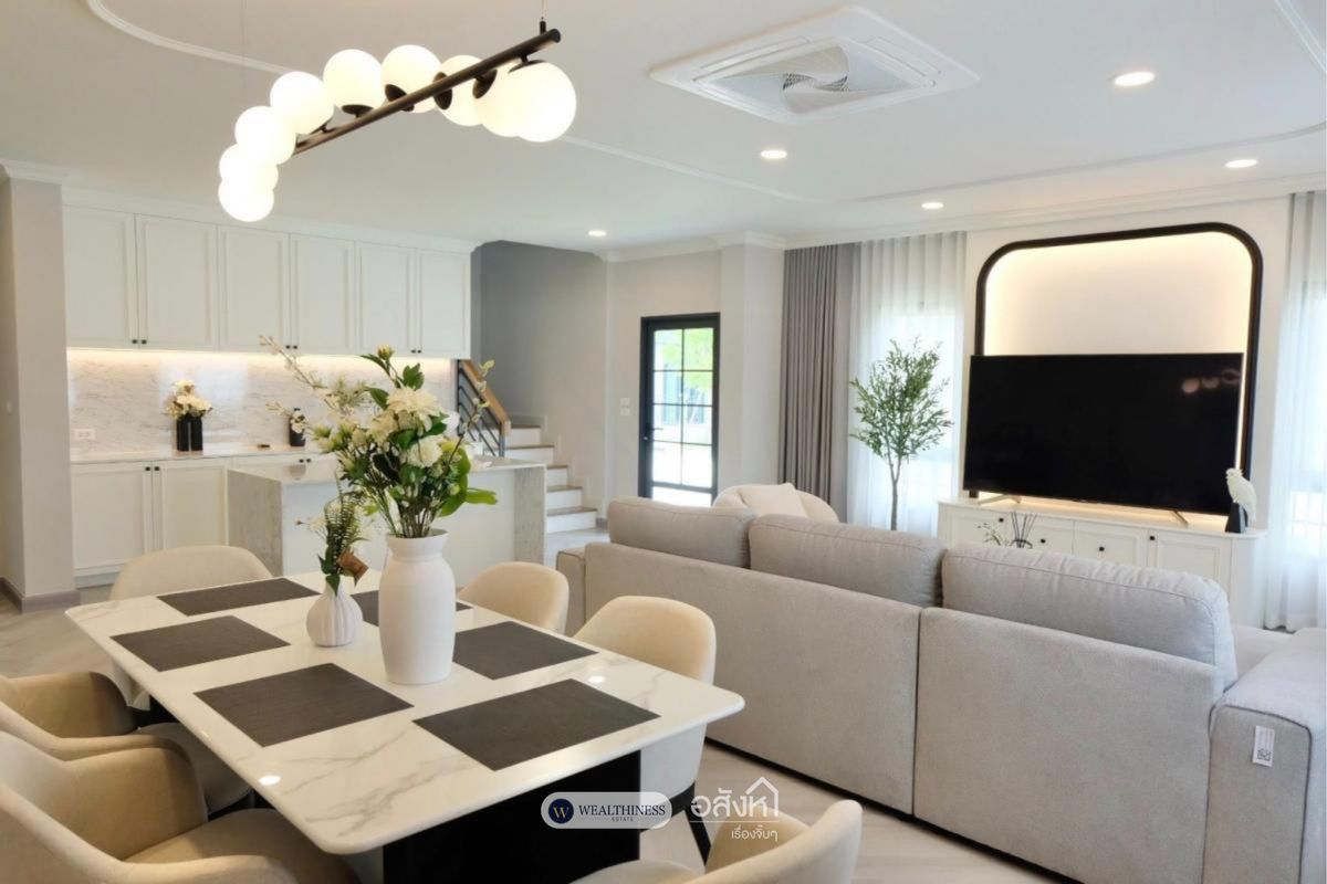 ขายบ้านบางนา แบริ่ง ลาซาล : 🏡 𝘾𝙚𝙣𝙩𝙧𝙤 𝘽𝙖𝙣𝙜𝙣𝙖 บ้านหรูแต่งครบ ติดเมกะบางนา ในราคาพิเศษ 𝟭𝟭.𝟵 𝙈𝙗. ต่ำกว่าตลาด  ✨หิ้วกระเป๋าเข้าอยู่ได้เลย ตกแต่งพร้อมเฟอร์นิเจอร์และเครื่องใช้ไฟฟ้าครบ