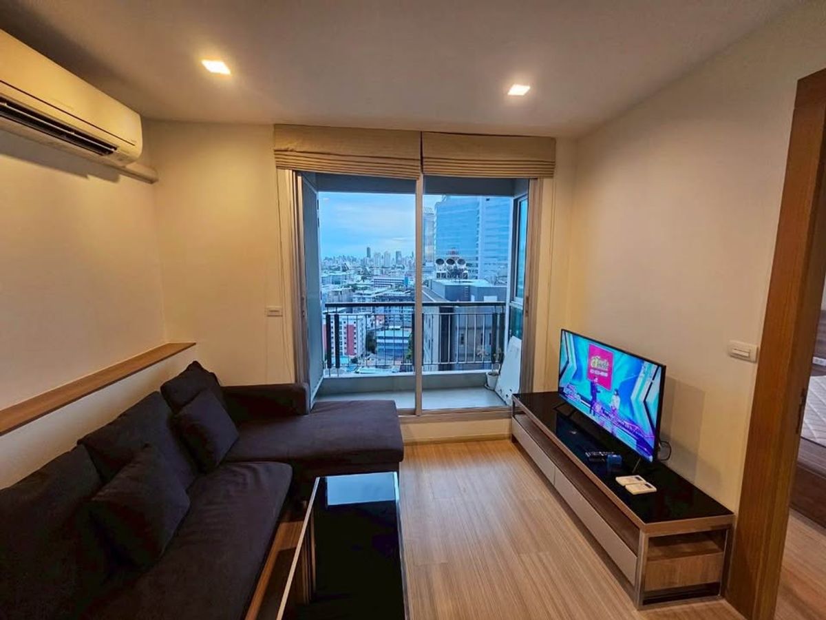 ให้เช่าคอนโดรัชดา ห้วยขวาง : เช่า RR212 Rhythm Ratchada Huaikwang  ห้องสวยพร้อมอยู่ ใกล้ MRT ห้วยขวาง