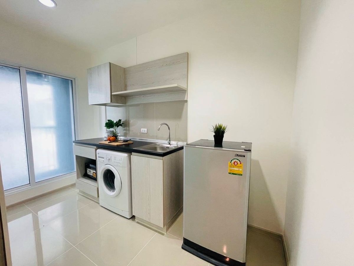 For RentCondoSamut Prakan,Samrong : ASPIRE ERWAN TOWER B condo for rent, Building B 8, Swimming Pool view, size 30.00 sq.m., price 9,000 baht