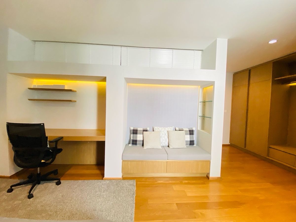 Home OfficePattanakan, Srinakarin : Selling with tenants! Golden opportunity for 4 -story townhome investors, luxury design corner, Modern Luxury, Nirvana Define Quality Project Srinakarin - Rama 9