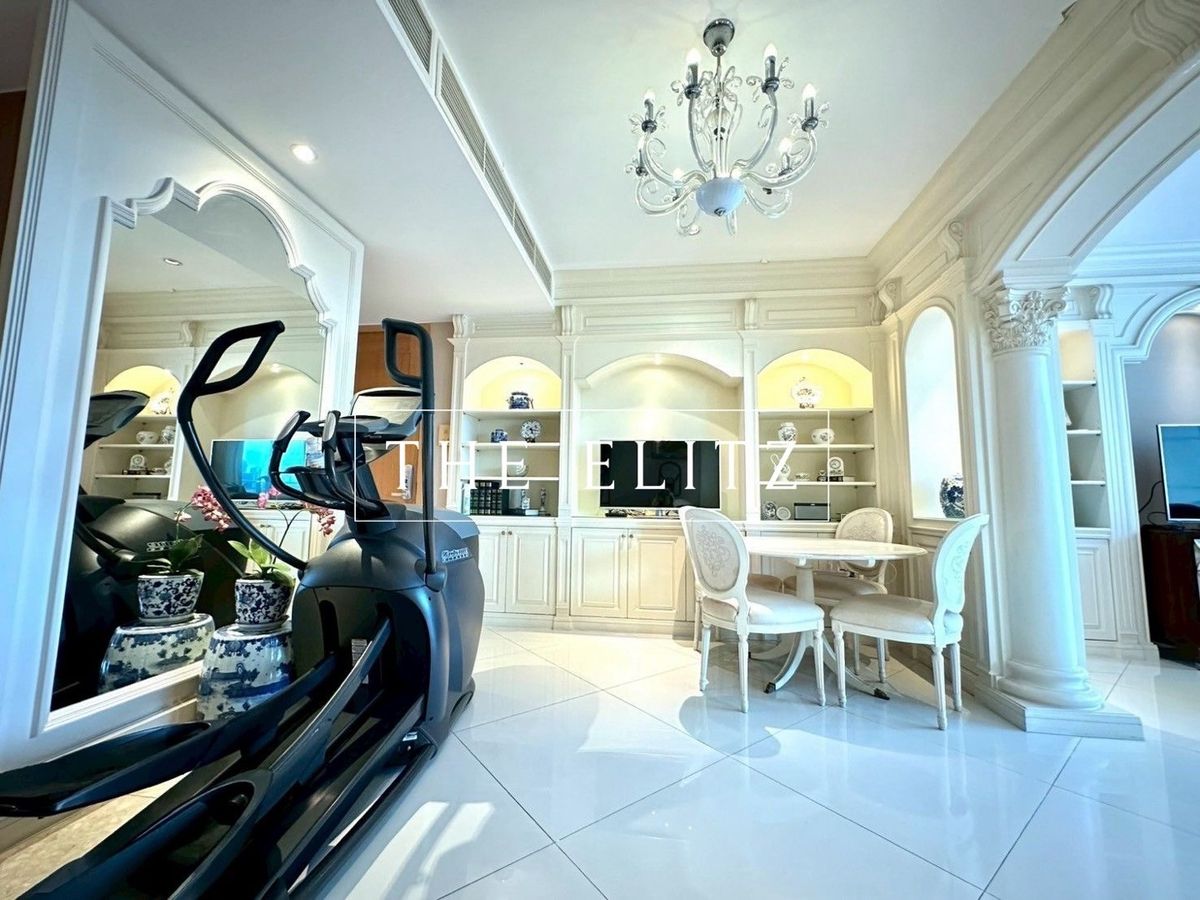 For SaleCondoSathorn, Narathiwat : ✨ Located in a condo but feel like a mansion in the sky, The Empire Place, a large room, full function ✔