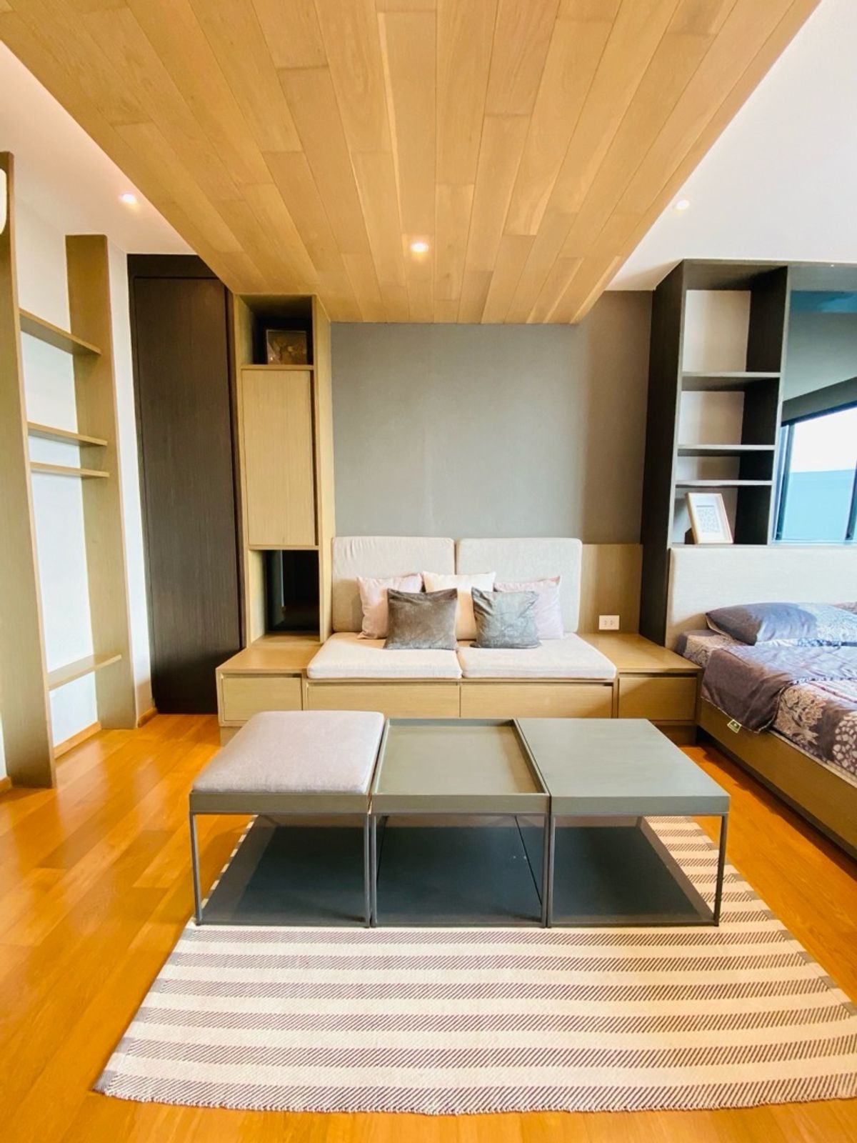 Home OfficePattanakan, Srinakarin : Selling with tenants! Golden opportunity for 4 -story townhome investors, luxury design corner, Modern Luxury, Nirvana Define Quality Project Srinakarin - Rama 9