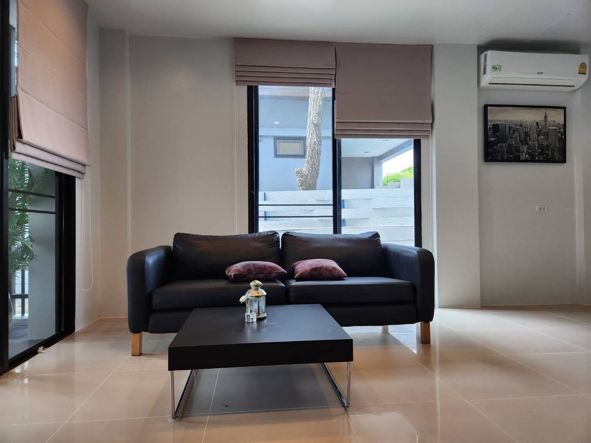 ให้เช่าทาวน์โฮมอ่อนนุช อุดมสุข : ทาวน์เฮ้าส์Renovated ใหม่ ใจกลางอ่อนนุช เข้าออกได้หลายทาง