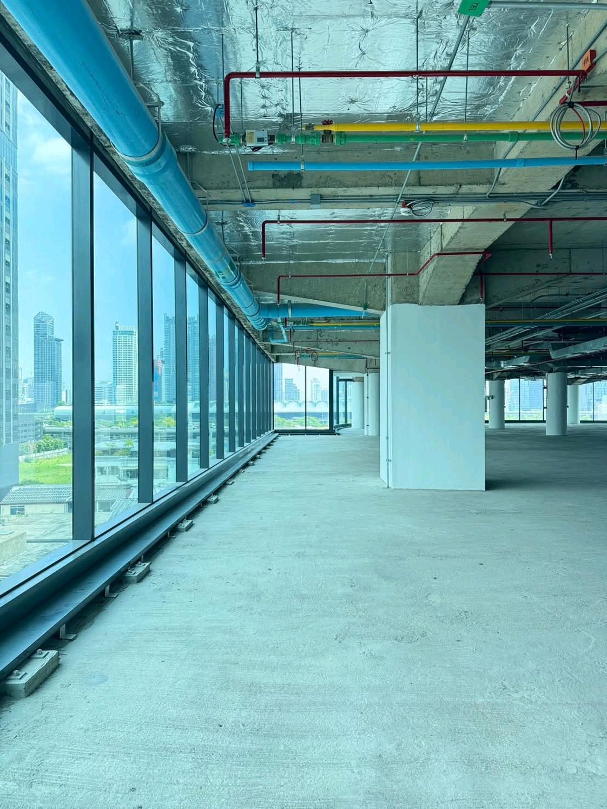 ให้เช่าสำนักงานพระราม 9 เพชรบุรีตัดใหม่ RCA : for rent/ office nearly met RAMA9