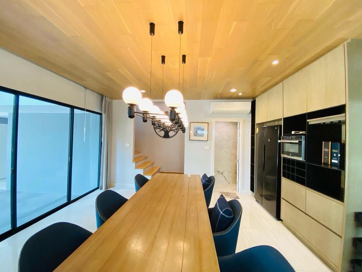 Home OfficePattanakan, Srinakarin : Selling with tenants! Golden opportunity for 4 -story townhome investors, luxury design corner, Modern Luxury, Nirvana Define Quality Project Srinakarin - Rama 9
