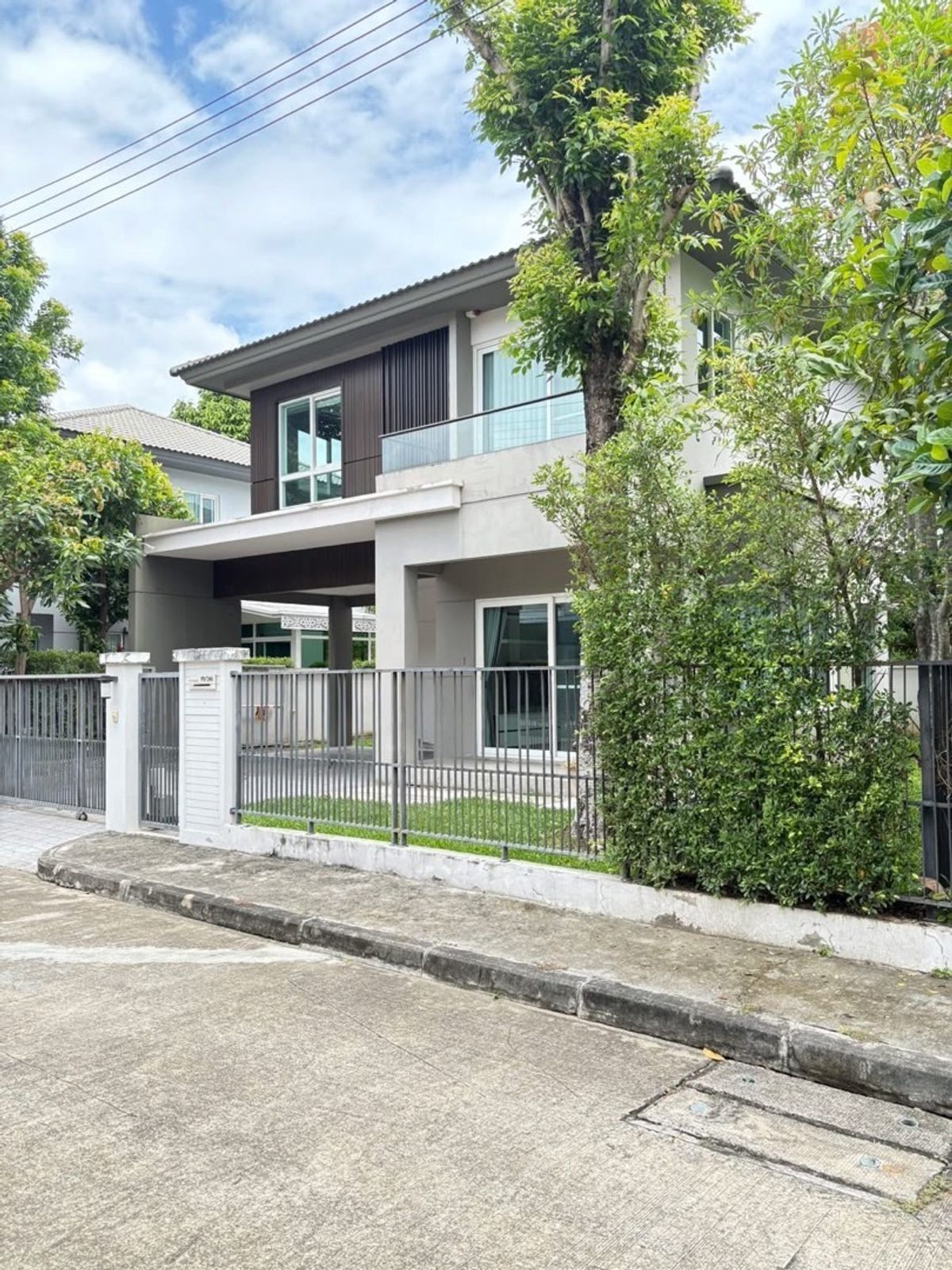 For RentHouseChiang Mai : House for rent in the Silasan Kamphaeng project for 10 minutes from Central Festival Chiang Mai.