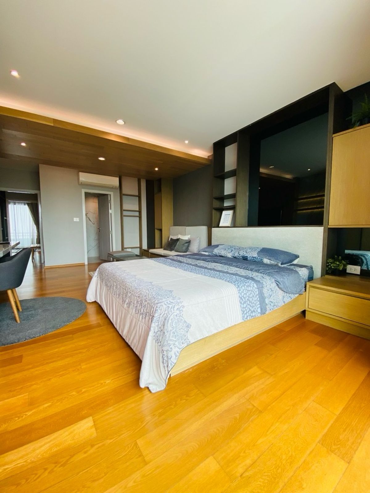 Home OfficePattanakan, Srinakarin : Selling with tenants! Golden opportunity for 4 -story townhome investors, luxury design corner, Modern Luxury, Nirvana Define Quality Project Srinakarin - Rama 9