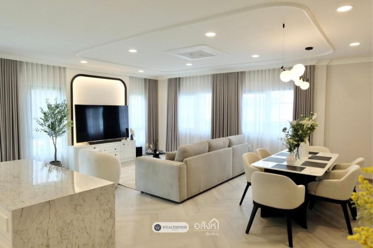 ขายบ้านบางนา แบริ่ง ลาซาล : 🏡 𝘾𝙚𝙣𝙩𝙧𝙤 𝘽𝙖𝙣𝙜𝙣𝙖 บ้านหรูแต่งครบ ติดเมกะบางนา ในราคาพิเศษ 𝟭𝟭.𝟵 𝙈𝙗. ต่ำกว่าตลาด  ✨หิ้วกระเป๋าเข้าอยู่ได้เลย ตกแต่งพร้อมเฟอร์นิเจอร์และเครื่องใช้ไฟฟ้าครบ