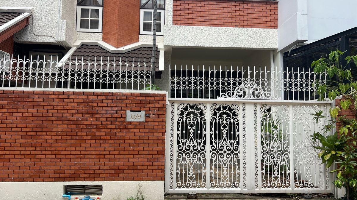 For SaleHouseWitthayu, Chidlom, Langsuan, Ploenchit : House for sale, Chidlom, Lang Suan, the best golden location in the heart of the city Rare gold land