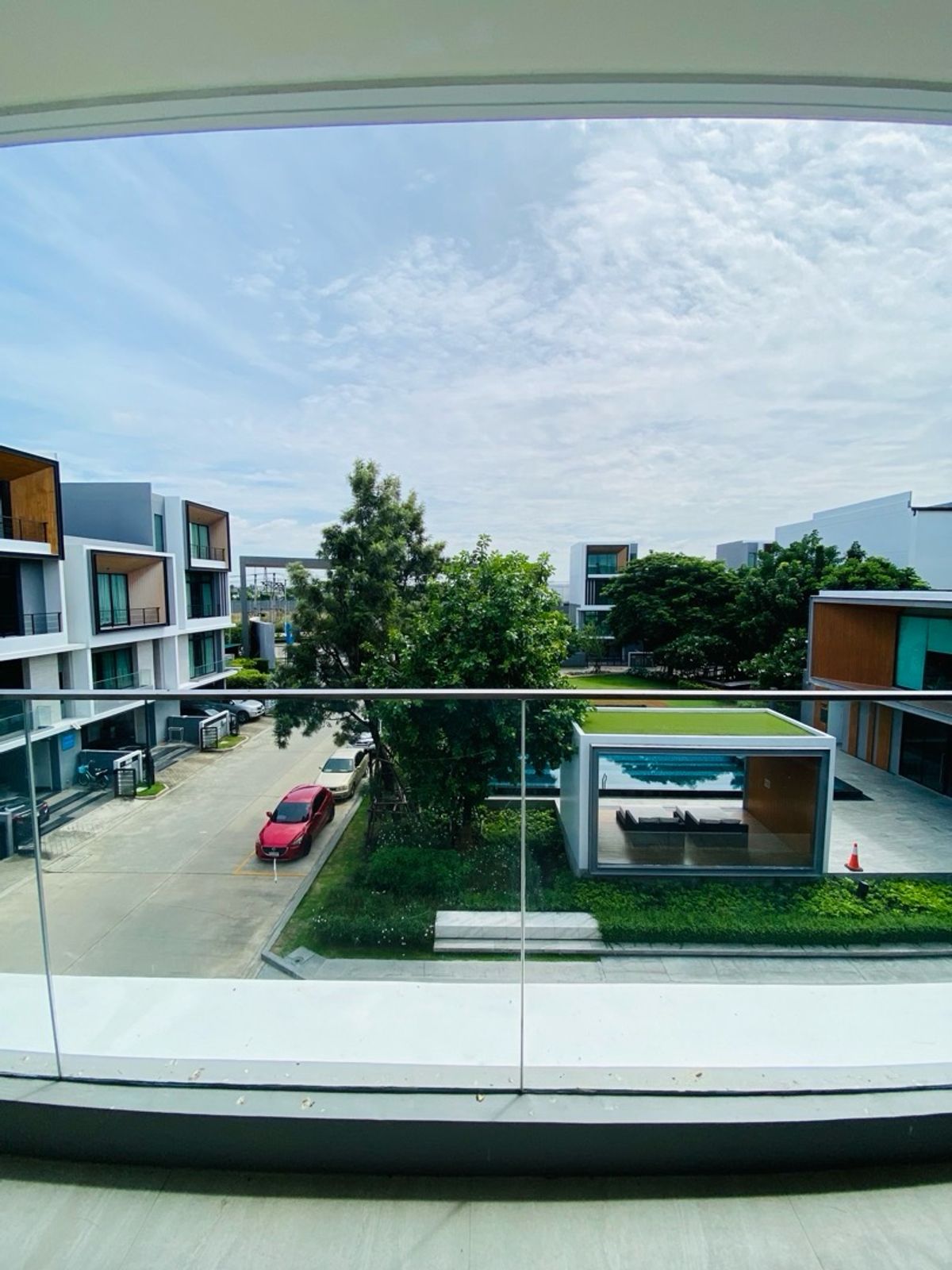 Home OfficePattanakan, Srinakarin : Selling with tenants! Golden opportunity for 4 -story townhome investors, luxury design corner, Modern Luxury, Nirvana Define Quality Project Srinakarin - Rama 9