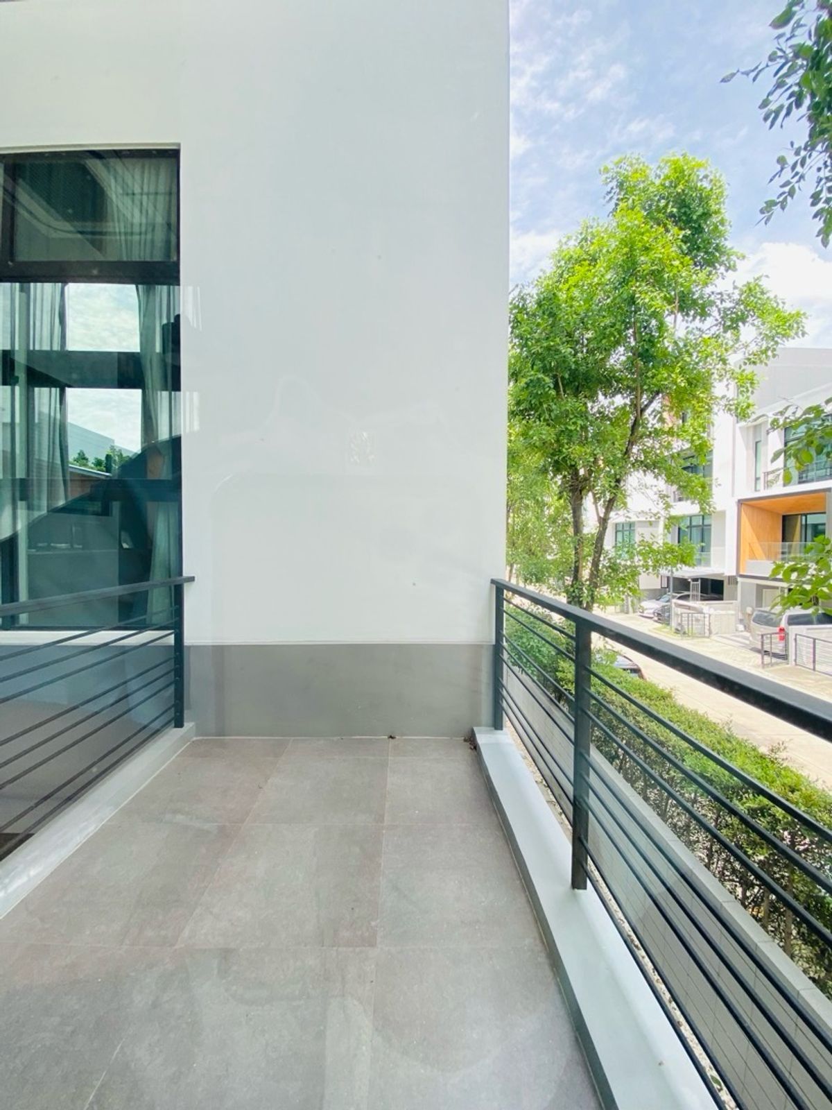 Home OfficePattanakan, Srinakarin : Selling with tenants! Golden opportunity for 4 -story townhome investors, luxury design corner, Modern Luxury, Nirvana Define Quality Project Srinakarin - Rama 9