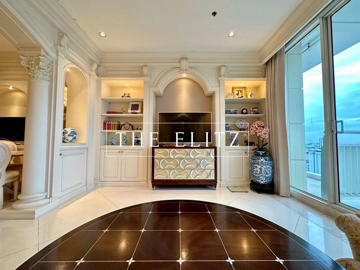 For SaleCondoSathorn, Narathiwat : ✨ Located in a condo but feel like a mansion in the sky, The Empire Place, a large room, full function ✔