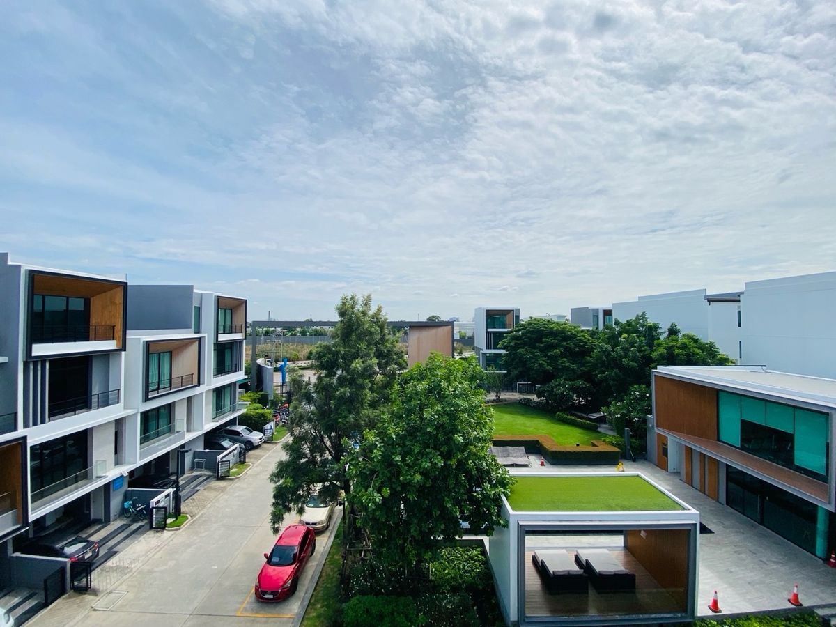Home OfficePattanakan, Srinakarin : Selling with tenants! Golden opportunity for 4 -story townhome investors, luxury design corner, Modern Luxury, Nirvana Define Quality Project Srinakarin - Rama 9