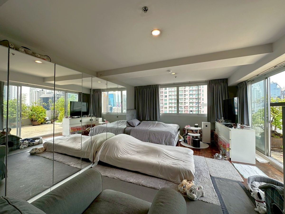 For SaleCondoSilom, Saladaeng, Bangrak : For Sale: Silom Park View 🏙️ Near BTS Sala Daeng 🚆 Great Price 💰 Spacious Unit 🛋️