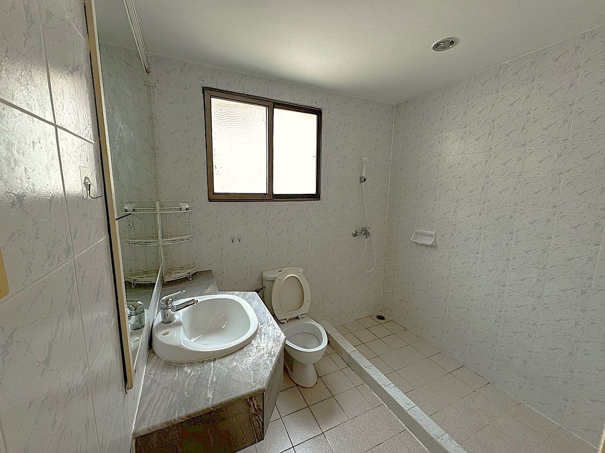 For RentHouseSukhumvit, Asoke, Thonglor : House for rent 4 bedroom in peaceful atmosphere at Phrom Phong ** NO CO-AGENT ** 