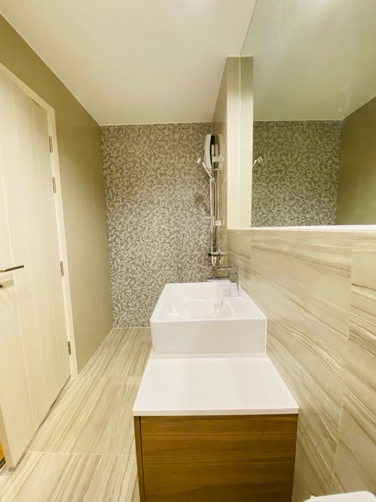 Home OfficePattanakan, Srinakarin : Selling with tenants! Golden opportunity for 4 -story townhome investors, luxury design corner, Modern Luxury, Nirvana Define Quality Project Srinakarin - Rama 9