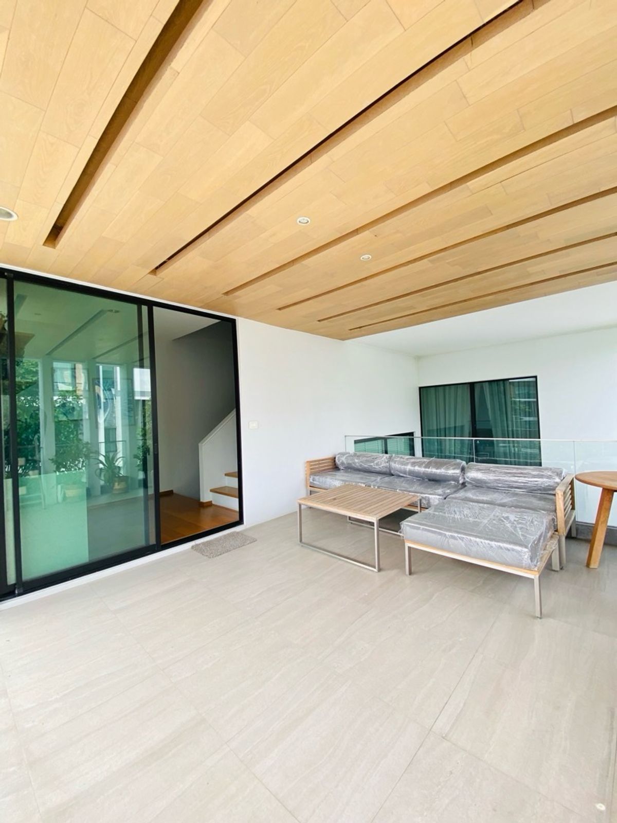 Home OfficePattanakan, Srinakarin : Selling with tenants! Golden opportunity for 4 -story townhome investors, luxury design corner, Modern Luxury, Nirvana Define Quality Project Srinakarin - Rama 9