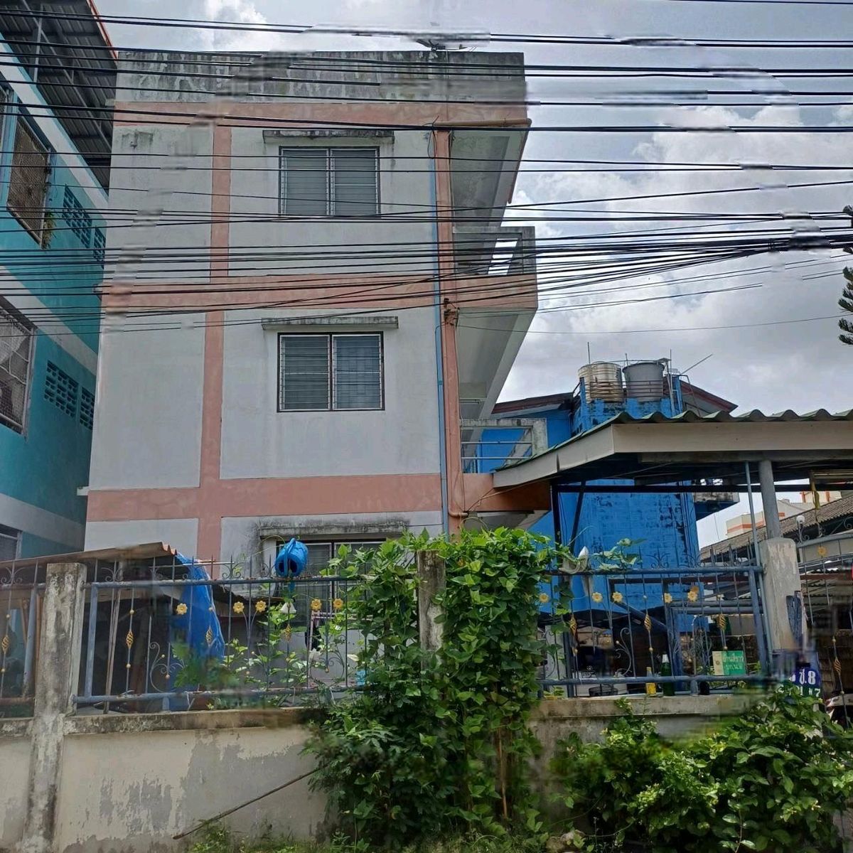 ขายลาดกระบัง สุวรรณภูมิ : ขายอพาร์ทเม้นท์  หอพัก ห้องพัก ย่านลาดกระบัง  56ตรว. ถนน ลาดกระบัง ใกล้สนามบินสุวรรณภูมิ