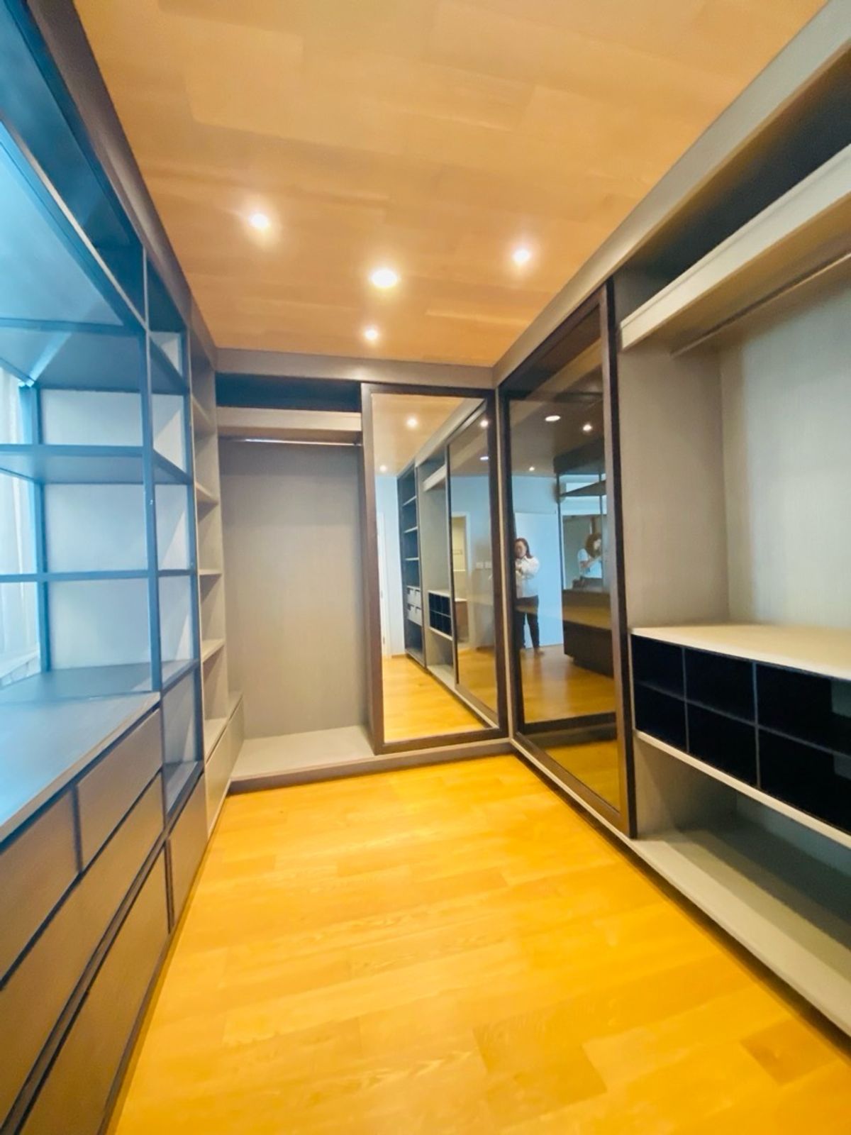 Home OfficePattanakan, Srinakarin : Selling with tenants! Golden opportunity for 4 -story townhome investors, luxury design corner, Modern Luxury, Nirvana Define Quality Project Srinakarin - Rama 9