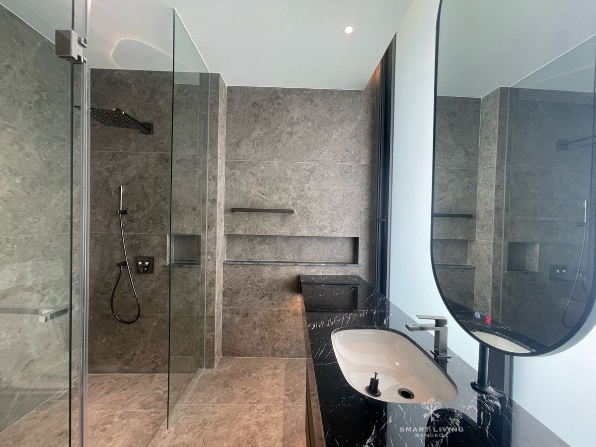 For SaleHouseBang Sue, Wong Sawang, Tao Pun : 📢 Ultra-Luxury 3-Storey Home . A masterpiece of elegance with a private pool, lift, fitness room, personal butler, central courtyard garden, decorate in your preferred style.Located in Prachachuen peaceful, easy access to multiple routes.