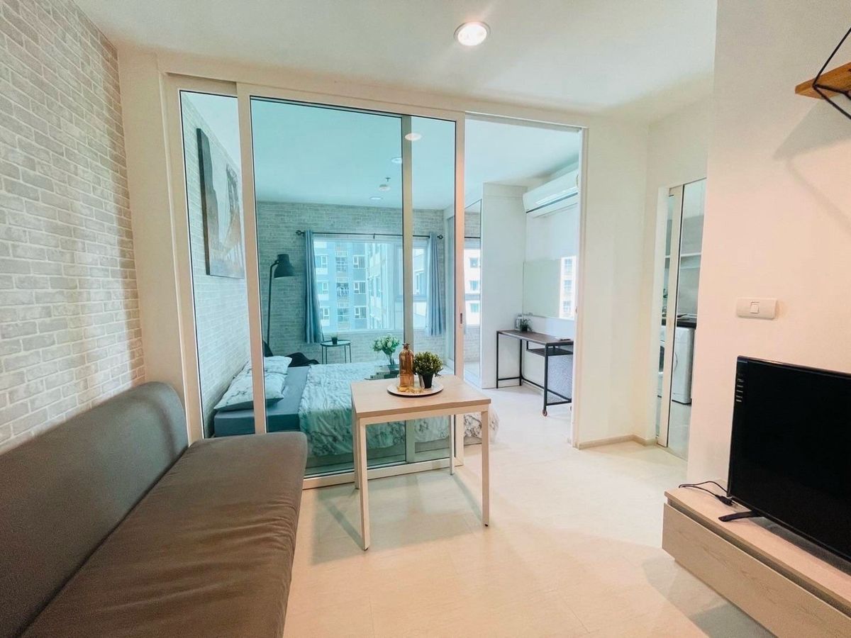 For RentCondoSamut Prakan,Samrong : ASPIRE ERWAN TOWER B condo for rent, Building B 8, Swimming Pool view, size 30.00 sq.m., price 9,000 baht