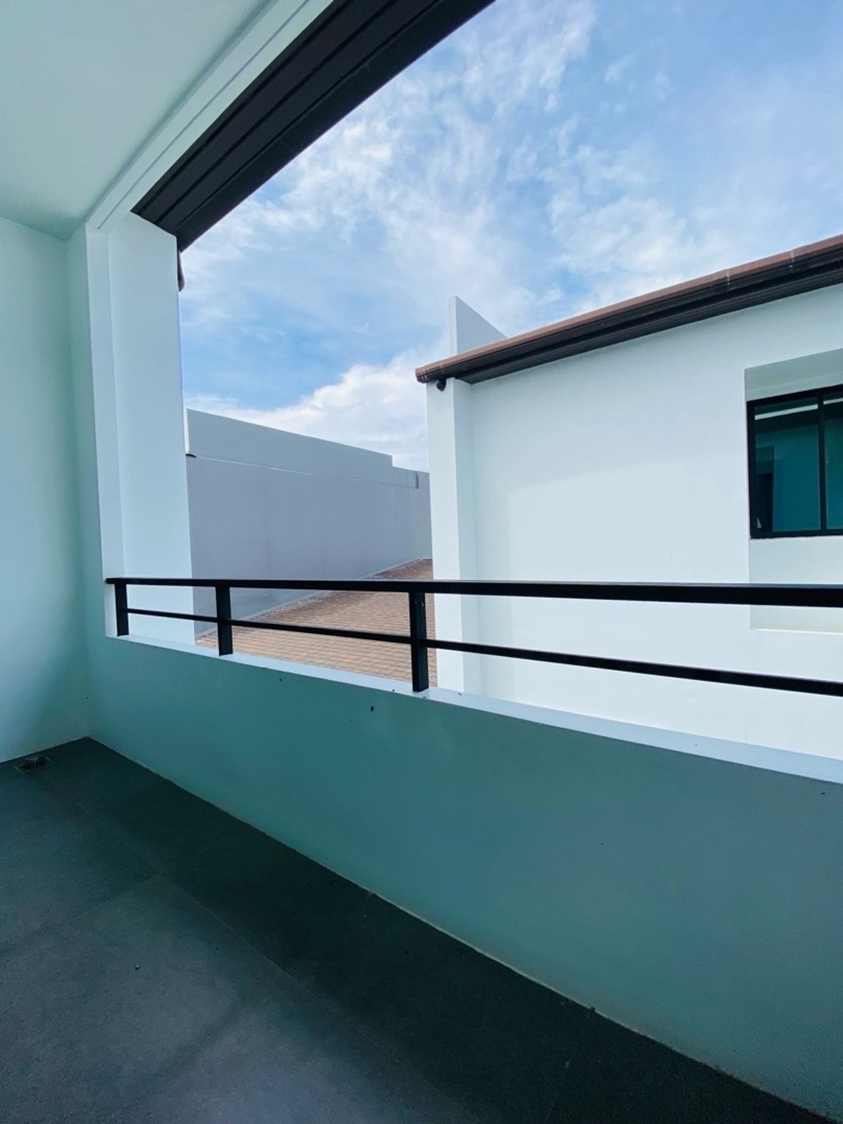 Home OfficePattanakan, Srinakarin : Selling with tenants! Golden opportunity for 4 -story townhome investors, luxury design corner, Modern Luxury, Nirvana Define Quality Project Srinakarin - Rama 9