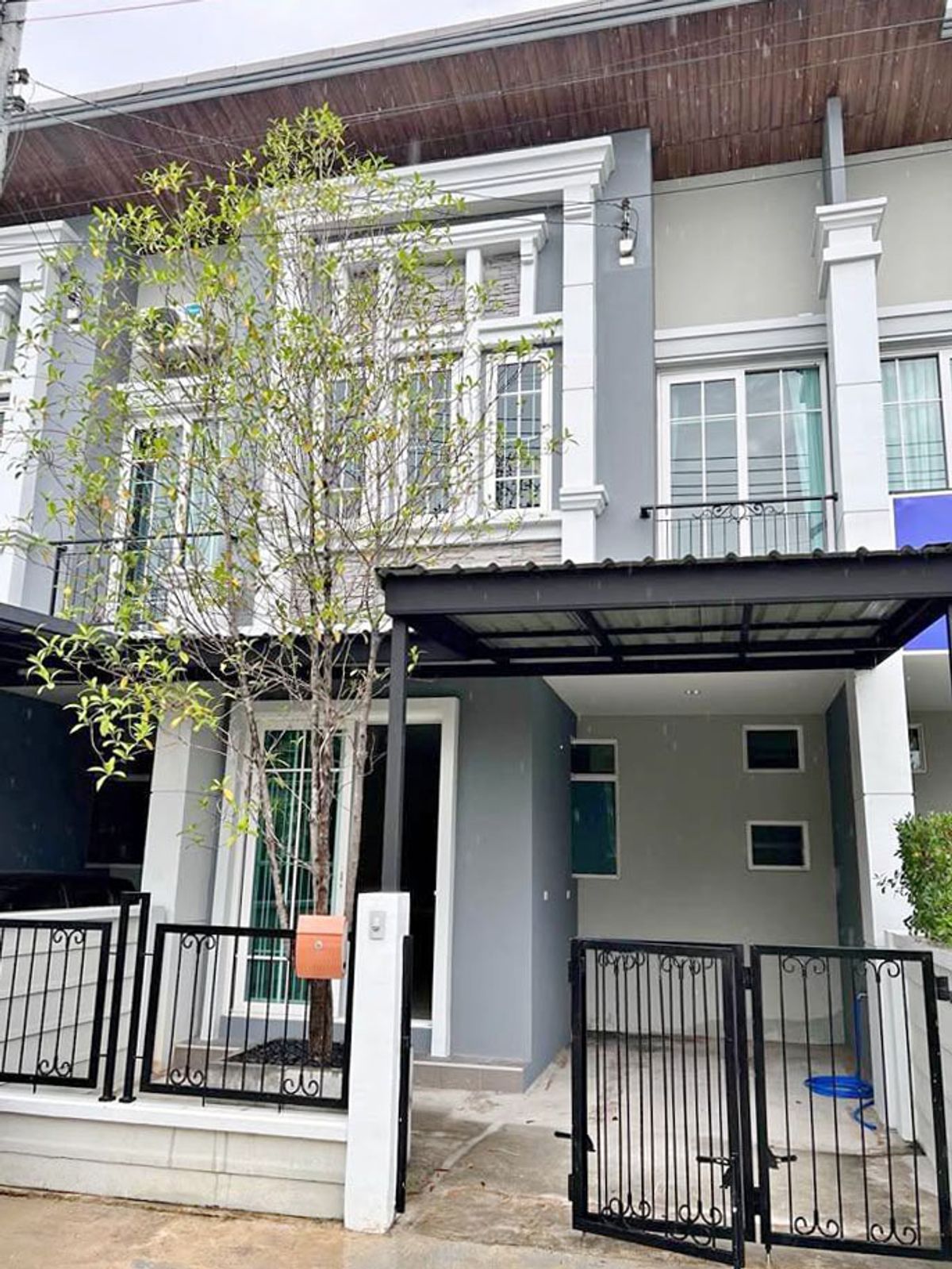 For RentTownhomeChiang Mai : Townhouse in the project Rent 20,000 baht per month. Near Luck Plaza No.5H571