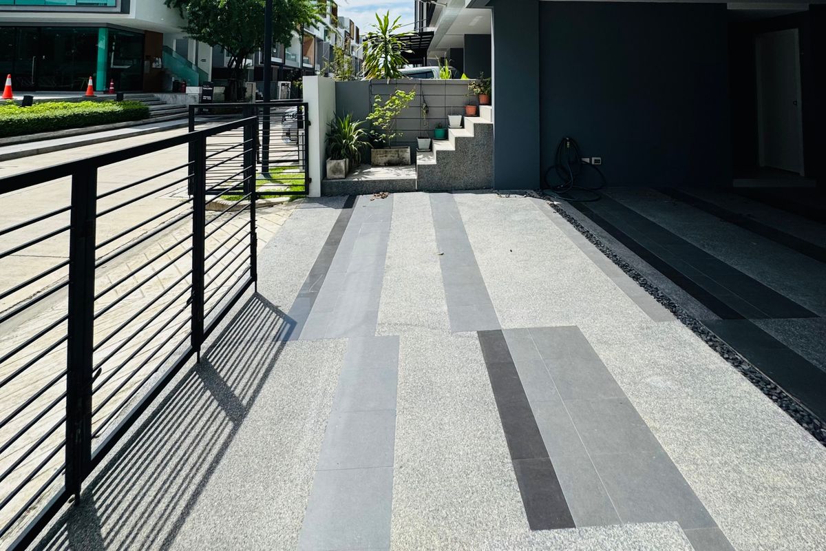 For SaleTownhomePattanakan, Srinakarin : Best for investment in BKK prime location ,For Sale – Corner Townhome | 4 Storeys | Nirvana Define Srinakarin-Rama 9