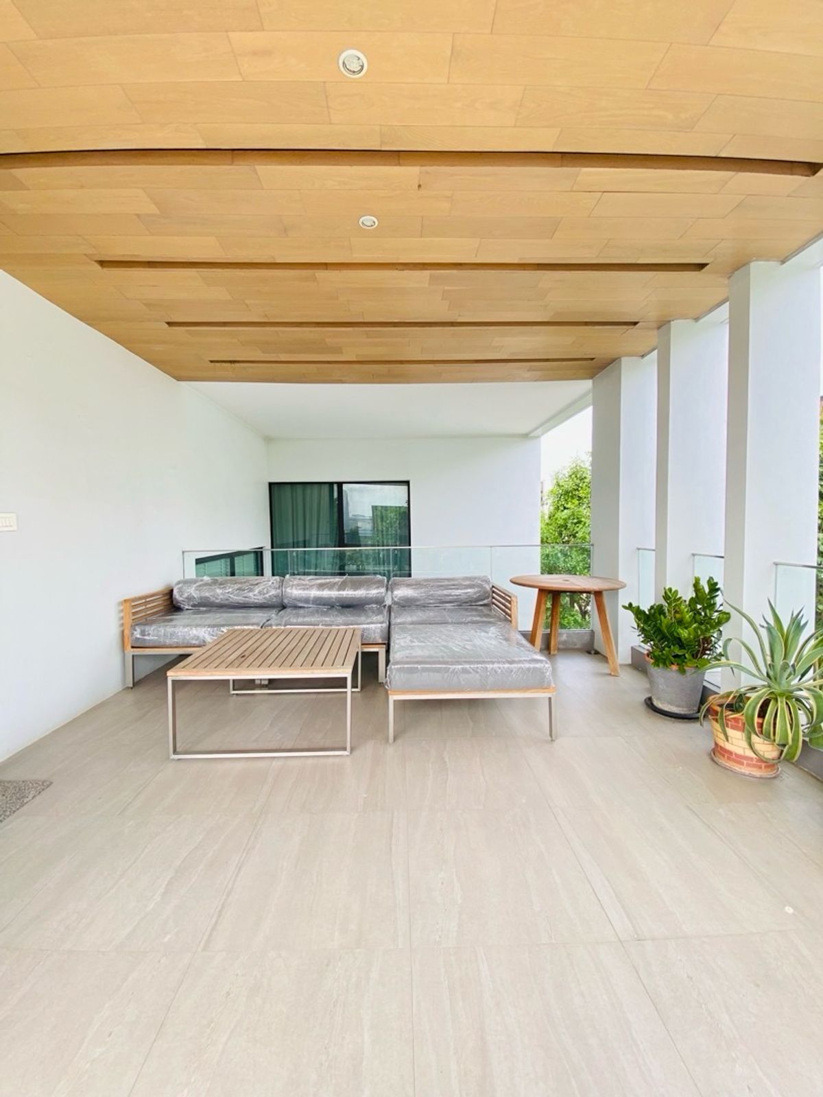 Home OfficePattanakan, Srinakarin : Selling with tenants! Golden opportunity for 4 -story townhome investors, luxury design corner, Modern Luxury, Nirvana Define Quality Project Srinakarin - Rama 9