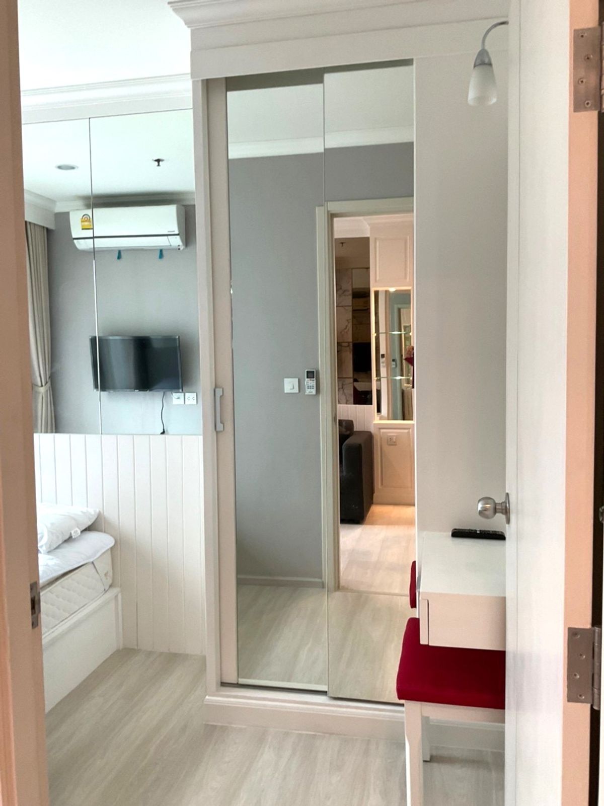 ให้เช่าคอนโดพระราม 9 เพชรบุรีตัดใหม่ RCA : LIFE ASOKE ✨ 2 ห้องนอน Fully Furnished ✨ 📞 Line:@pukkhome (with @ )