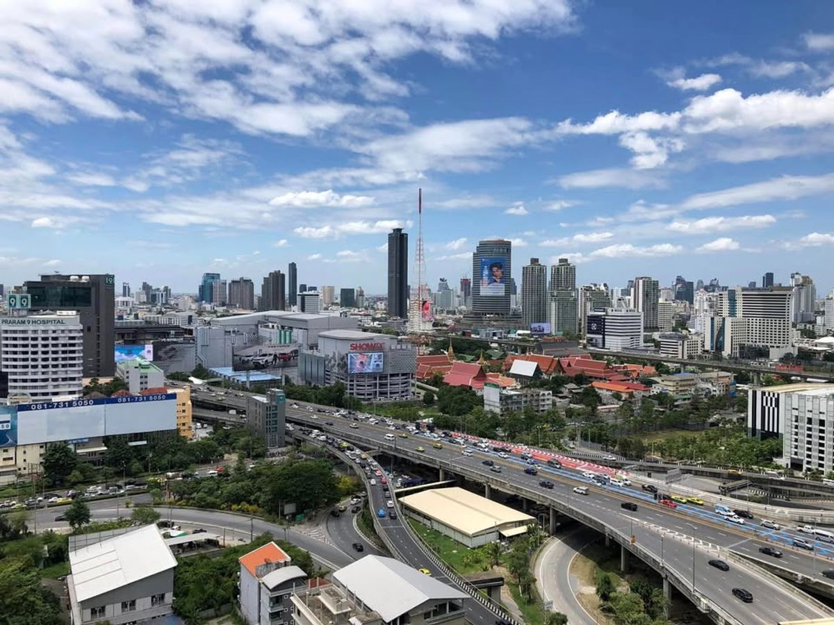 For RentCondoRama9, Petchburi, RCA : 🏙️ Rent IDEO RAMA 9 - Asoke | 1 bedroom near MRT Rama 9 🚇 ✨ complete condo, ready to walk in just 5 minutes to MRT Rama 9, the gold location in the heart. New CBD Rama 9 - Asoke