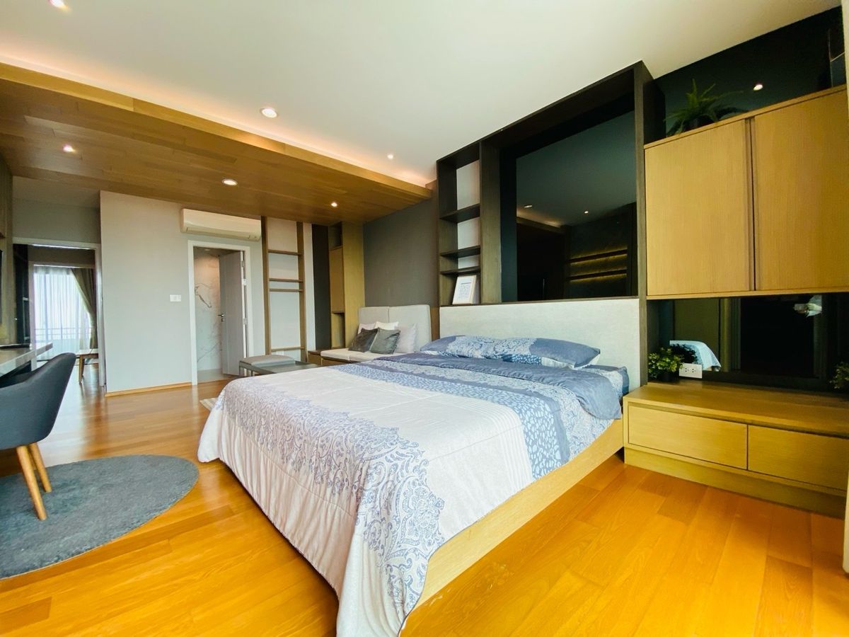 Home OfficePattanakan, Srinakarin : Selling with tenants! Golden opportunity for 4 -story townhome investors, luxury design corner, Modern Luxury, Nirvana Define Quality Project Srinakarin - Rama 9