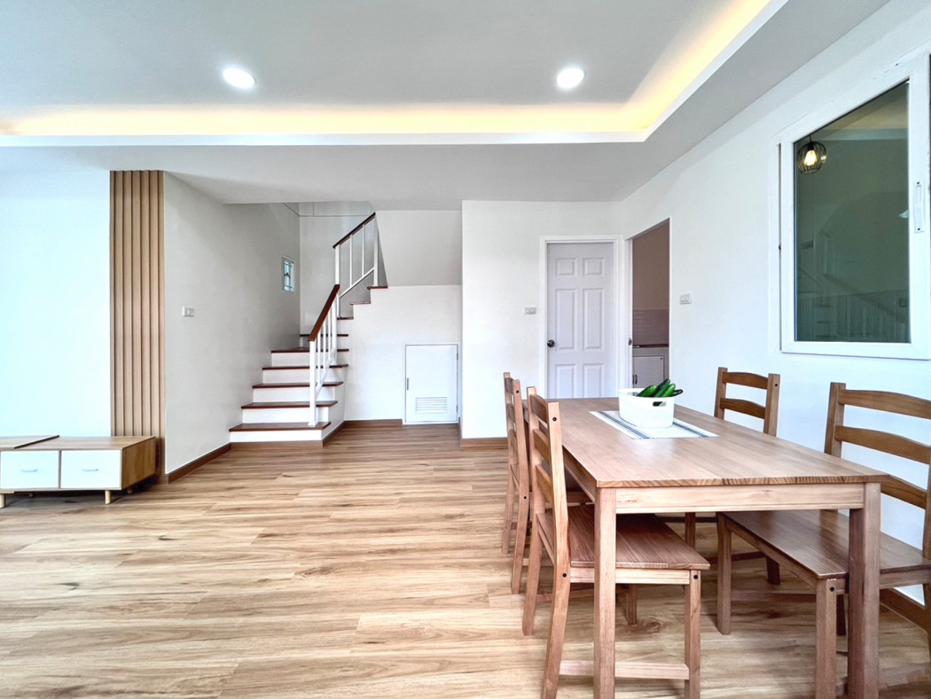 For SaleTownhomeSamut Prakan,Samrong : Corner townhome for sale, The Connect 8 Bangna, 112 sq m., 28 sqw, newly renovated, most beautiful in the TV project.