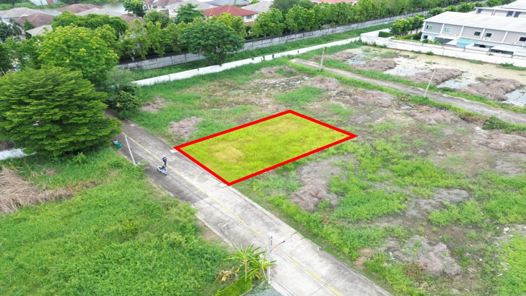 ขายที่ดินลาดกระบัง สุวรรณภูมิ : ขายที่ดิน สำหรับสร้างบ้าน ม.บารเมษฐ์ 60ตรว เฉลิมพระเกียรติ บรรยากาศสงบและปลอดภัย DD