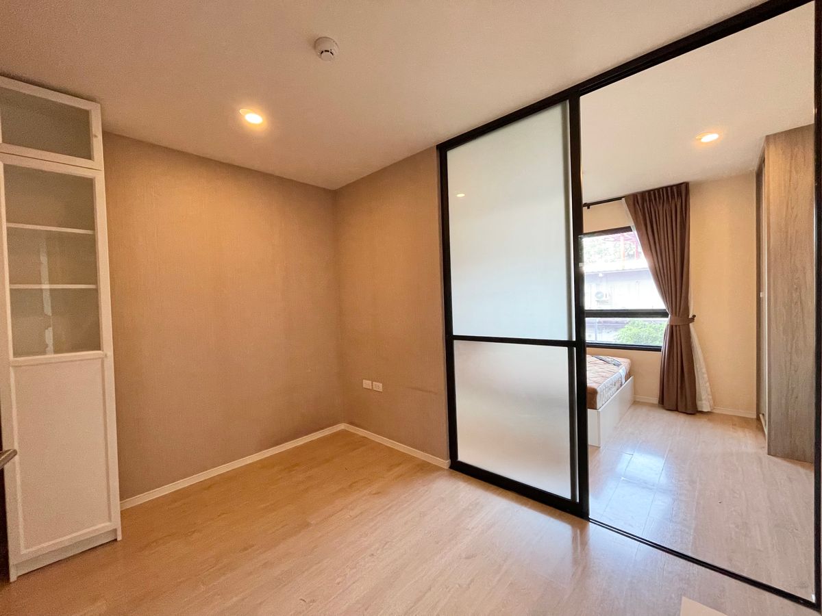 ขายคอนโดลาดกระบัง สุวรรณภูมิ : ขายถูก I Condo ไอ คอนโด สุขุมวิท 77 เฟส 2  ห้องสภาพดี 27.66 ตร.ม. ชั้น 3 ติดถนนใหญ่ The Paseo Mall โรบินสัน ลาดกระบัง ใกล้สนามบินสุวรรณภูมิ Airport link มอเตอร์เวย์ และทางด่วน
