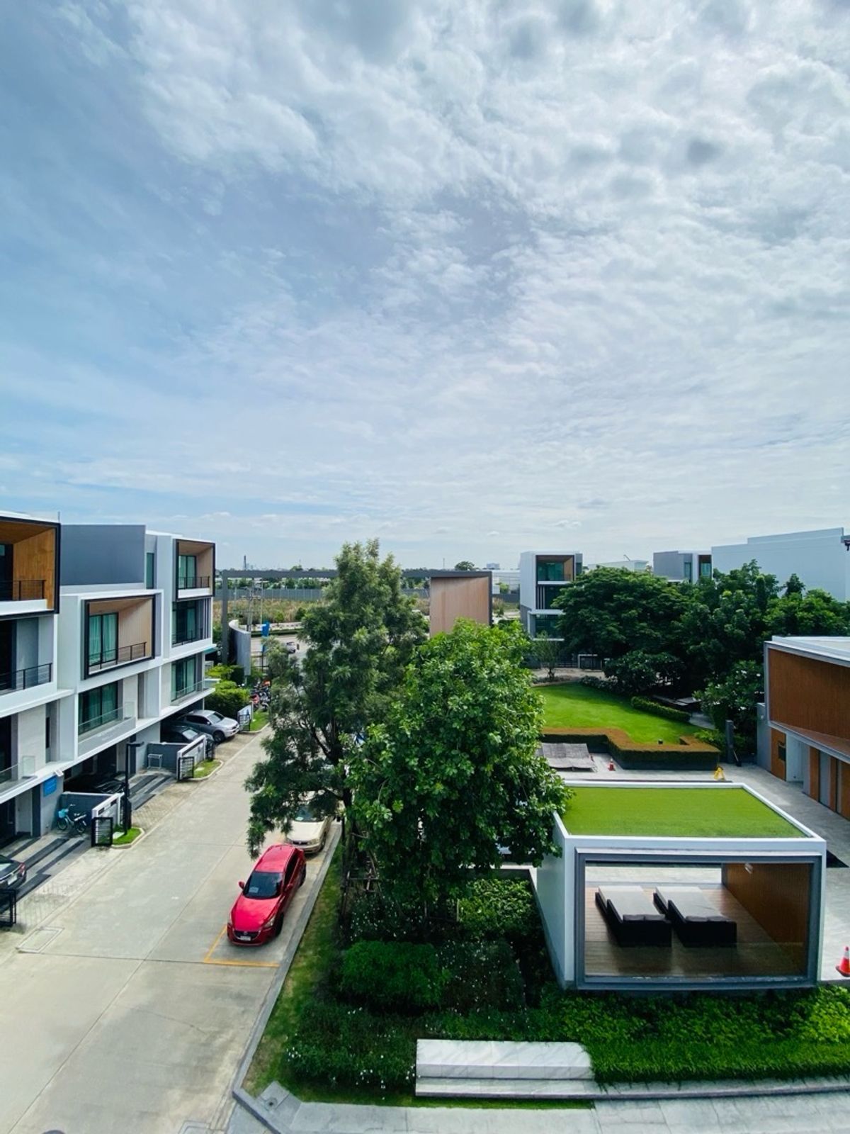 Home OfficePattanakan, Srinakarin : Selling with tenants! Golden opportunity for 4 -story townhome investors, luxury design corner, Modern Luxury, Nirvana Define Quality Project Srinakarin - Rama 9